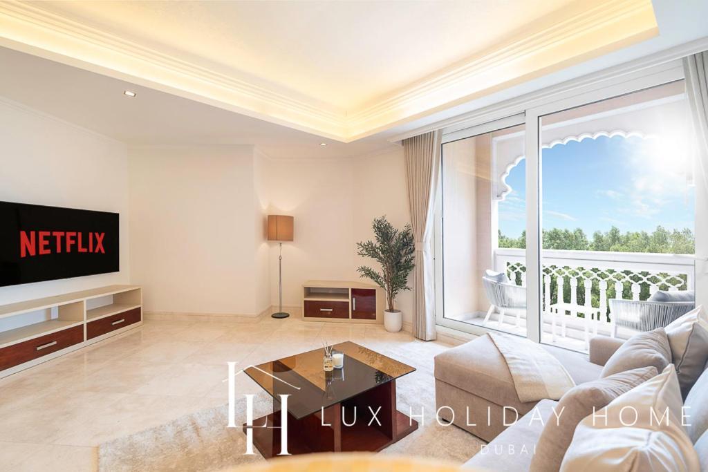 Lux The Grandeur Palm Garden View Apartment *